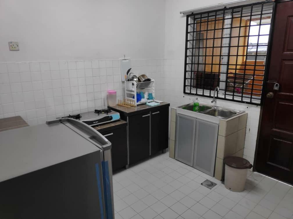 Homestay Pd Петалинг Джая Екстериор снимка